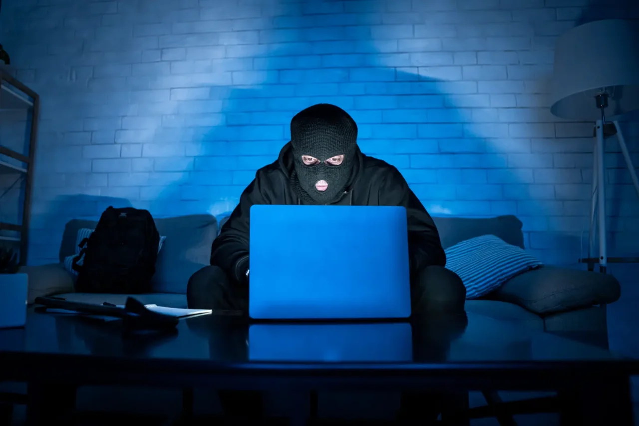 Truffe online: chi rischia di più e come difendersi nella vita digitale di tutti i giorni