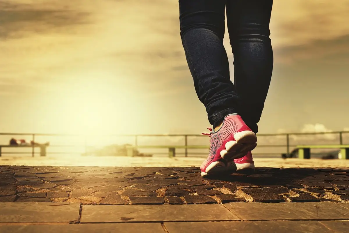 Camminare fa male ai legamenti: ecco i tre effetti negativi sul fisico