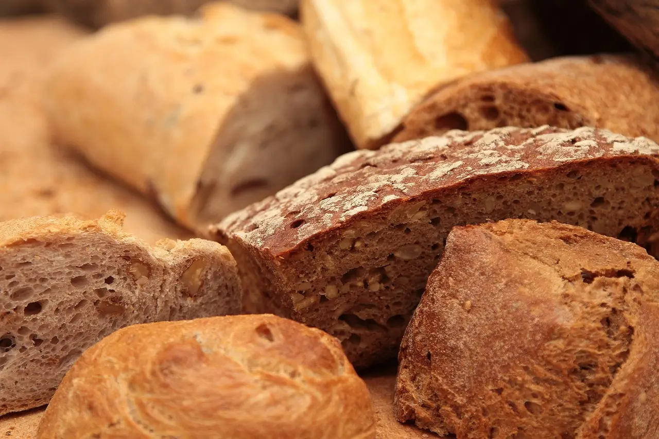 Non mangiare mai più il pane comune: ecco cosa succede davvero al tuo corpo