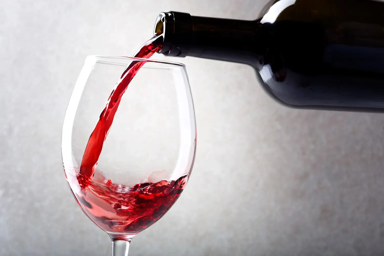 Attenzione a queste macchie rosse sul viso: non sono allergia ma un segnale di questa malattia seria